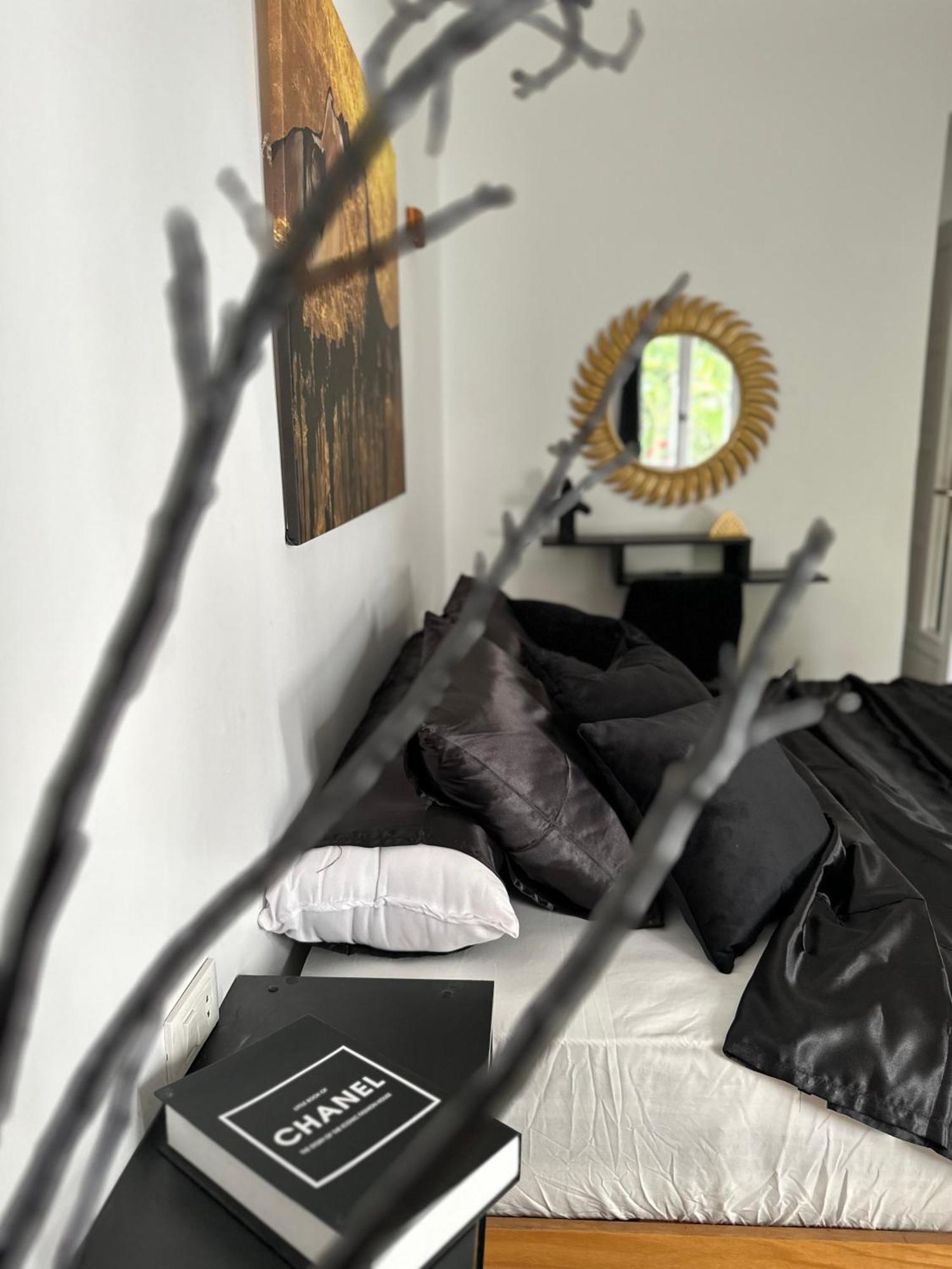 Modern 1-Bedroom Apartment In Zamalek Visits Allowed Cairo Exterior photo