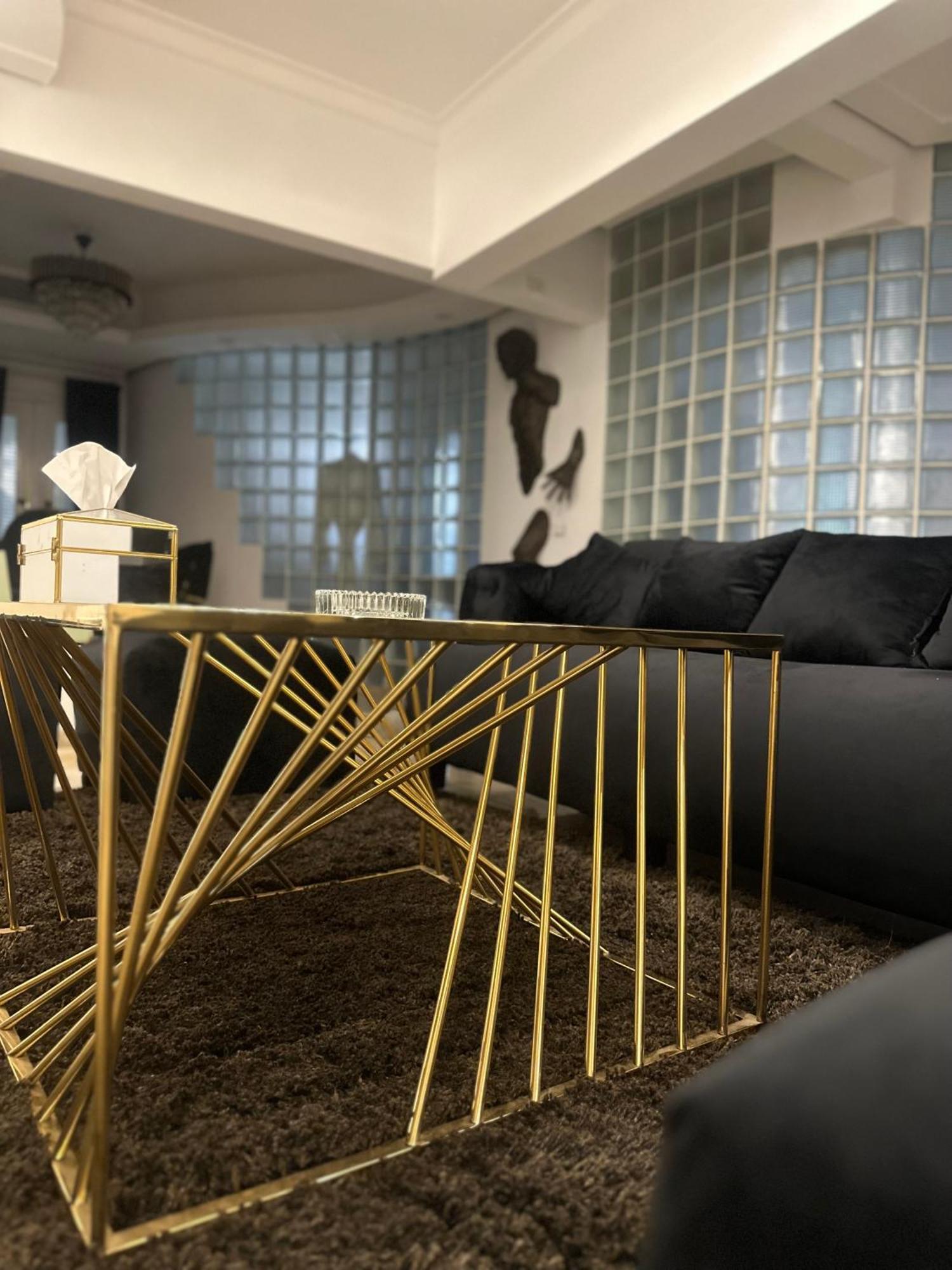Modern 1-Bedroom Apartment In Zamalek Visits Allowed Cairo Exterior photo